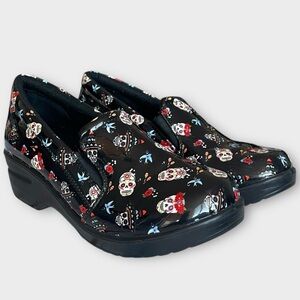 Easy Street Easy Works Clogs Womans 10 Wide Black Sugar Skulls Goth Halloween